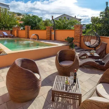 Luxury Pool 1 By Guide * Kampor