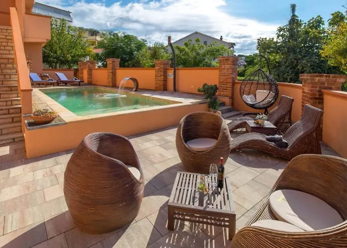 Luxury Pool 1 By Guide * Kampor