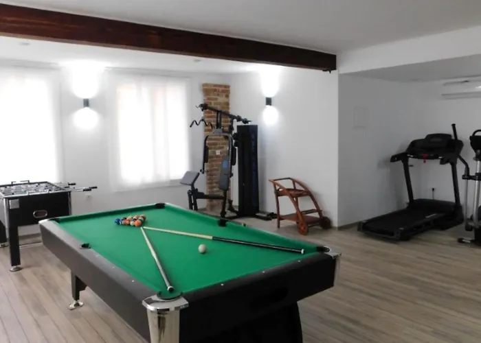 Apartment Luxury Pool 1 By Guide *