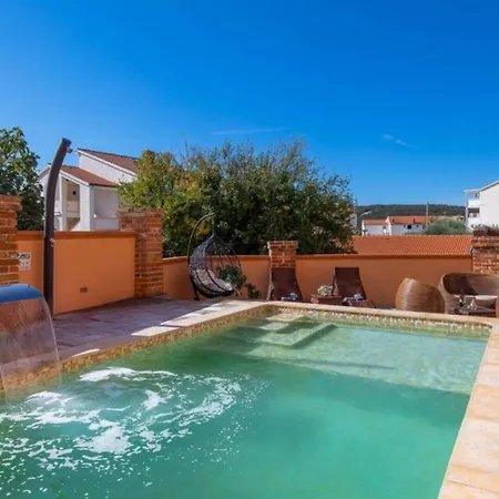Luxury Pool 1 By Guide Appartamento Kampor