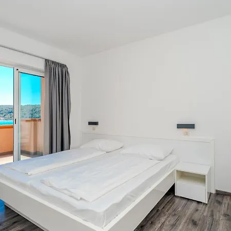 Appartamento Luxury Pool 1 By Guide