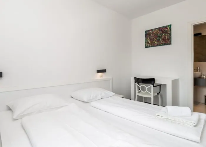Luxury Pool 1 By Guide Apartament