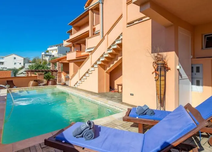 Luxury Pool 1 By Guide Apartament Kampor