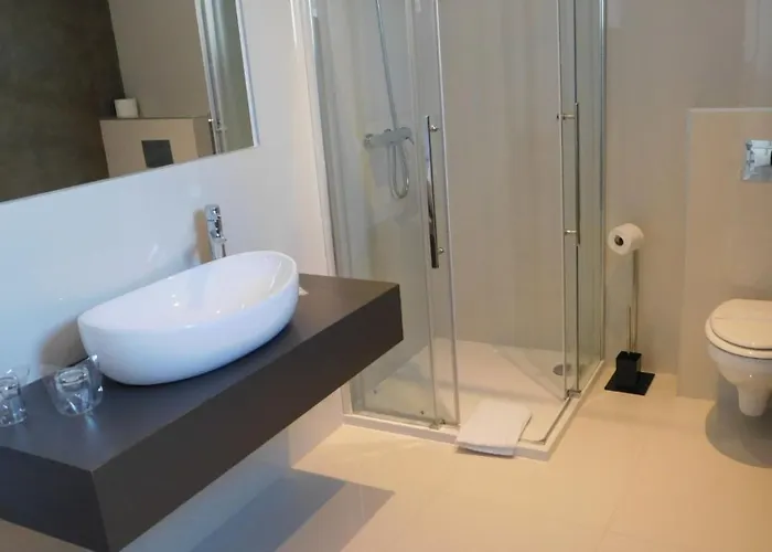 Luxury Pool 1 By Guide *